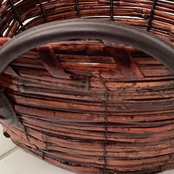 Wicker basket with faux leather handles - Picture 3 of 3